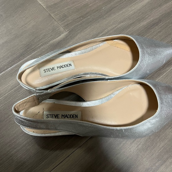 Steve Madden Silver Flats - Picture 4 of 6